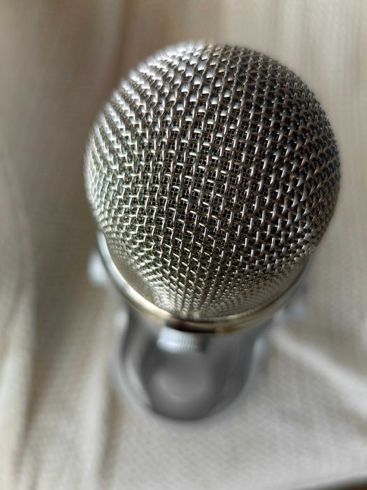 Logitech Blue Yeti USB микрофон, сребрист, регулируема стойка, за запис и стрийминг