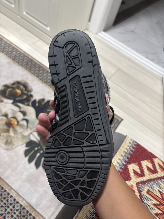 Adidas jeremy scott zebra