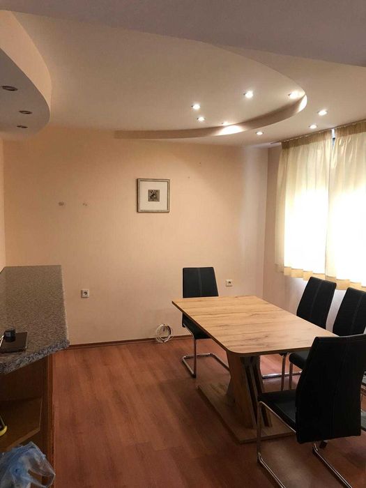 Тристаен апартамент под наем в центъра на Казанлък – обзаведен, отделна кухня, 90 кв.м.