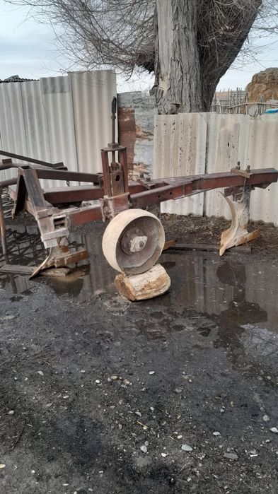 Продам плуг трех корпусный