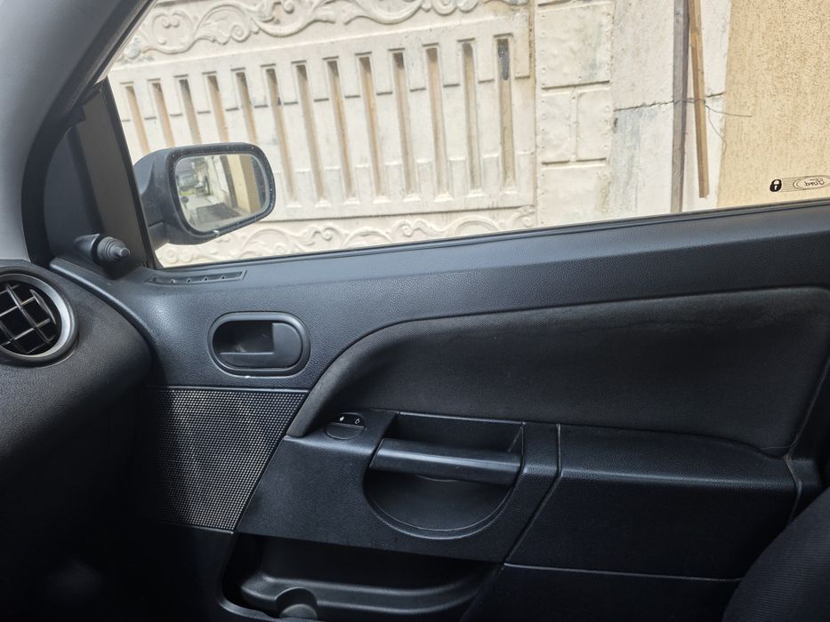 Vand Ford Fiesta, 4200 lei negociabil,