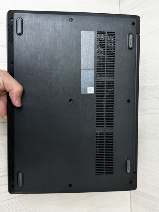 Lenovo noutbook sotiladi