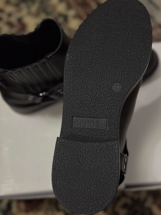 Ботинки женские  DIVIDED натуральная кожа стиль казачки