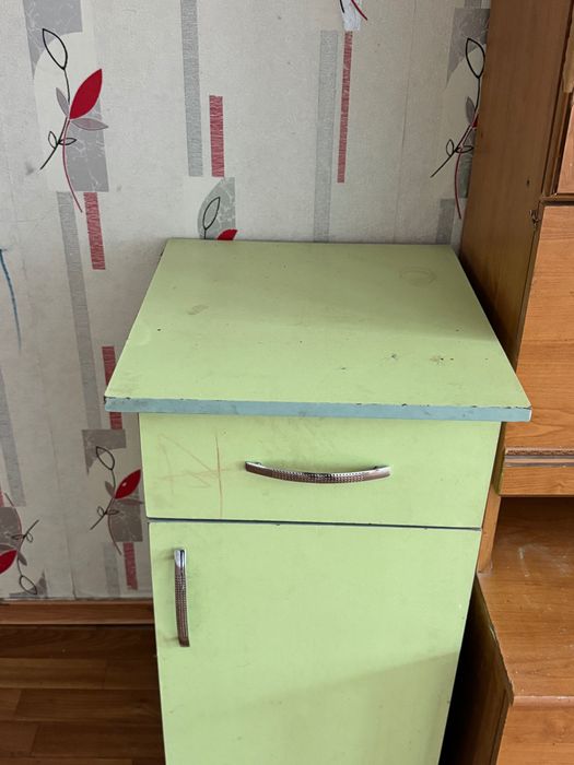 Шифоньер и тумбочки