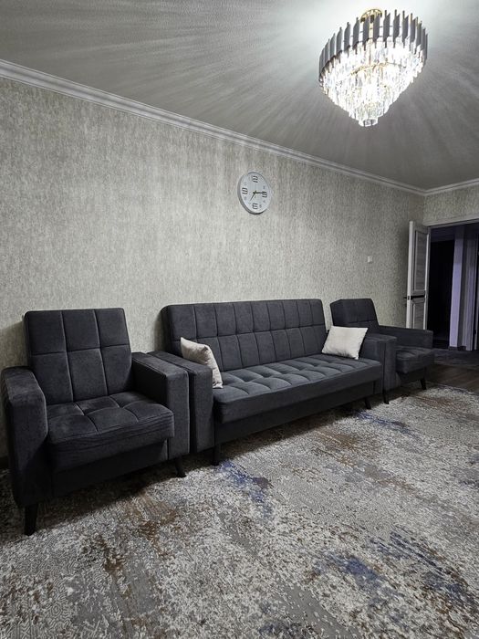 Диван иккита кресласи билан сотилади.