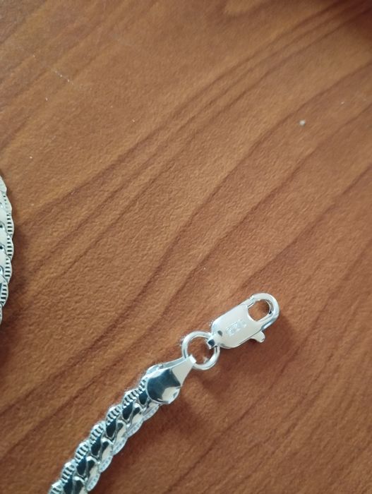 Vând lanț și două brățări