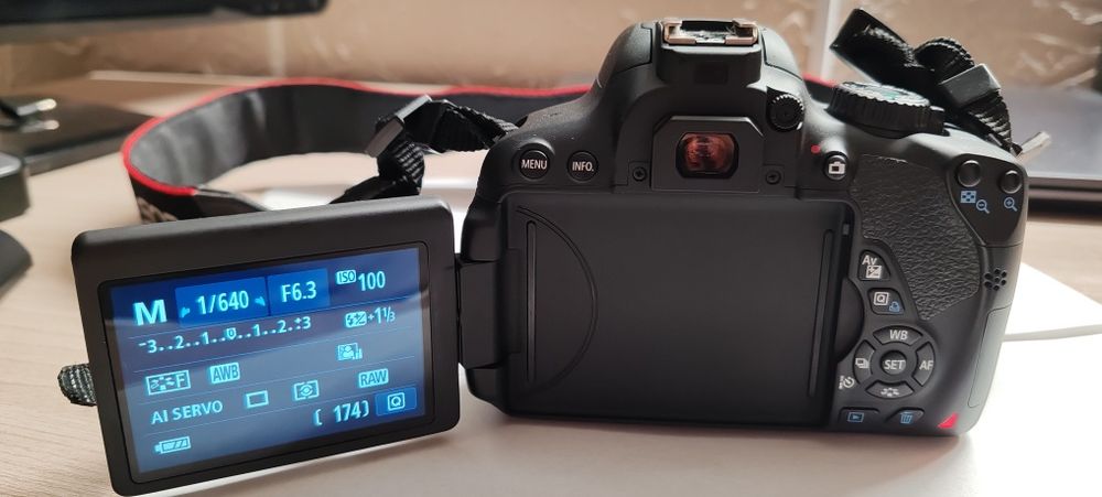 Фотоаппарат Canon Rebel T4i