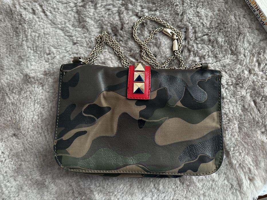 Оригинална чанта на Valentino Garavani Rockstud
