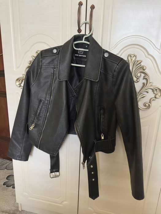 кожанка,безрукавка все отдам по 100тысяч