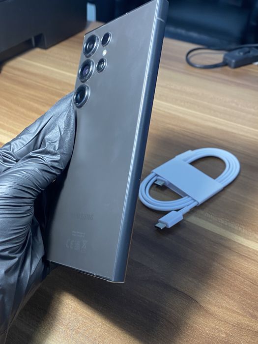 Samsung Galaxy s24 ultra • 256 GB • Titanium Black