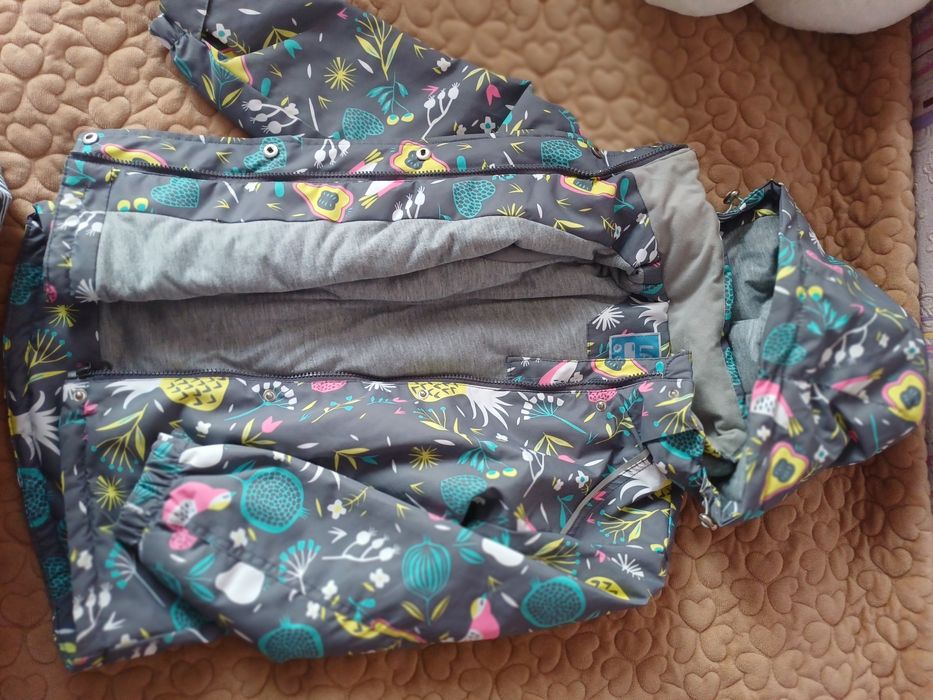 Продам весеннюю куртку для девочки