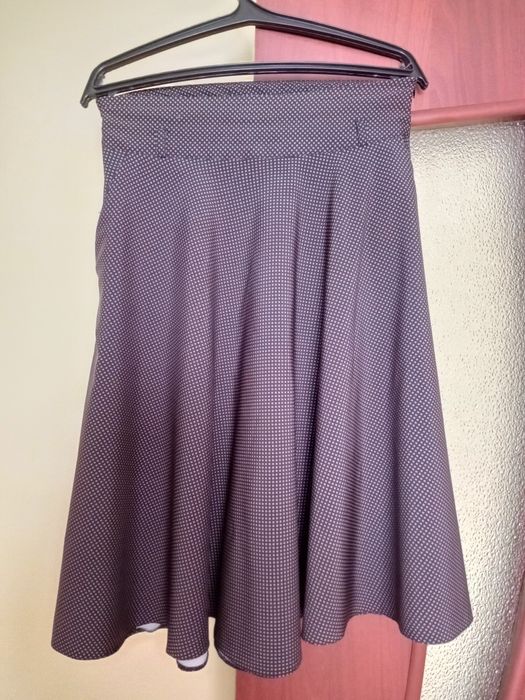 Юбка, көйлек сатылады