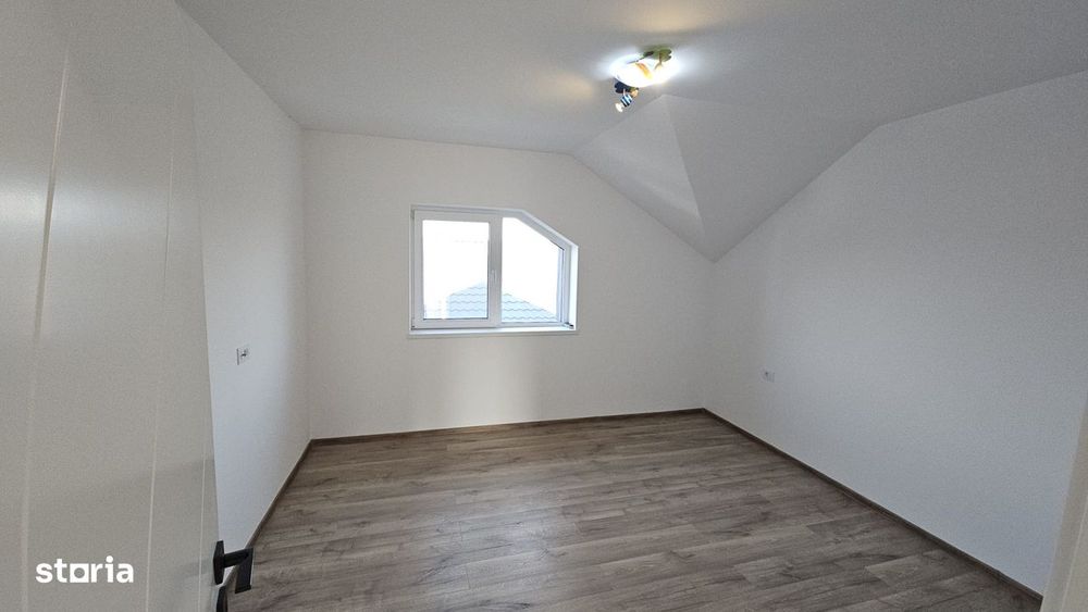 Casă modernă P+M cu vedere spectaculoasă lac Ciurbești