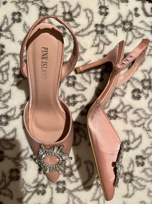 Туфли на каблуках женские , нарядные