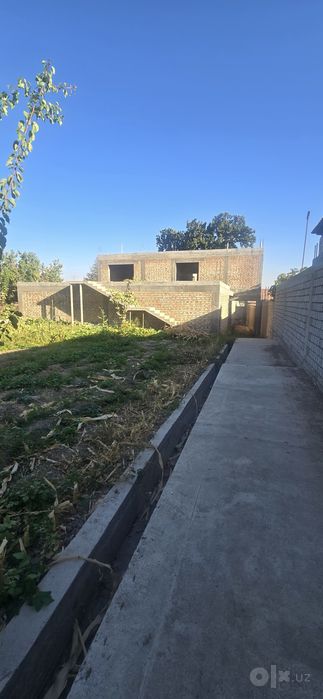 Продаётся  недостроенный ДОМ НА БОЛЬШОМ УЧАСТКЕ В ЧИРЧИКЕ