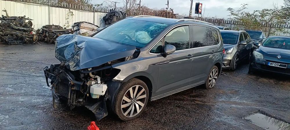 Dezmembrari / Dezmembrez Volkswagen Touran (5T1) R-line 1.5 TSI DPCA cutie viteze automata cod culoare LC7Q