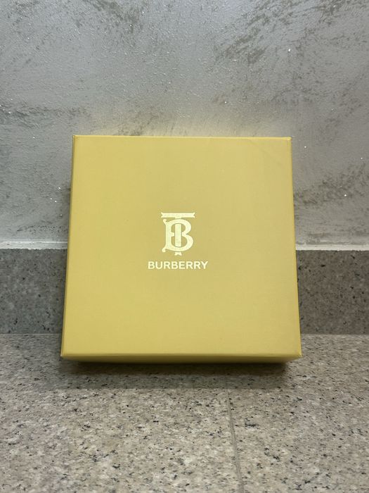 Curea Burberry reversibila