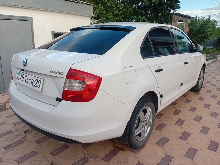 Продам SKODA RAPID 2013год