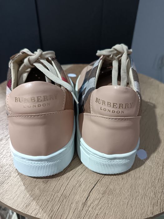 Adidasi Burberry