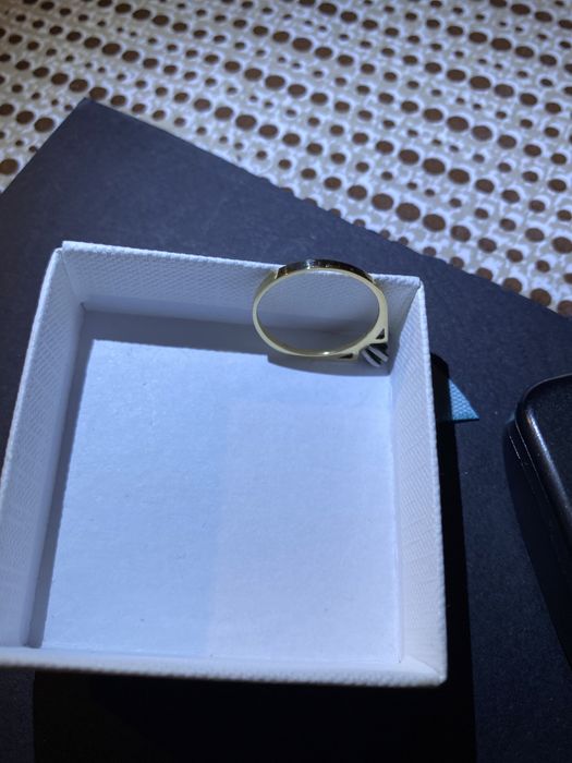 Нов златен пръстен с естествен диамант