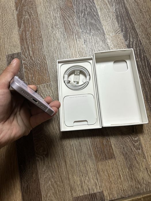 Продам телефон Айфон 14 128Gb