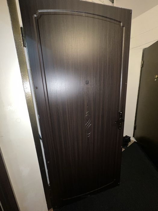 Продам входную дверь