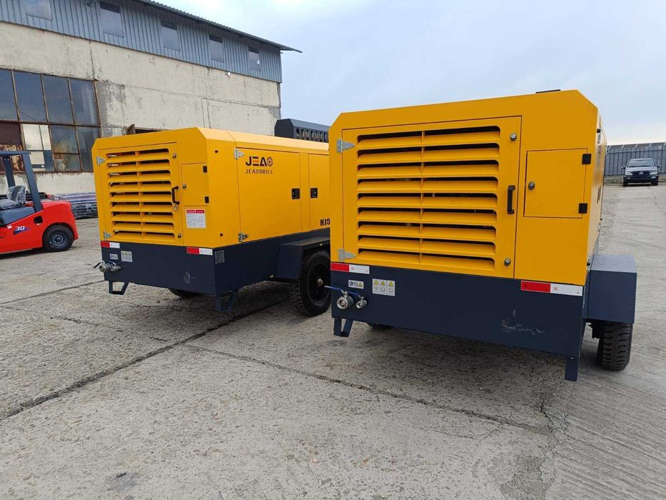 Продавам давам под наем мобилен винтов компресор