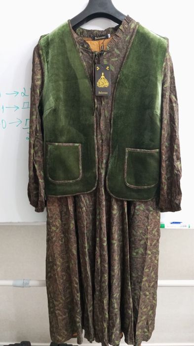 Платье с жилеткой