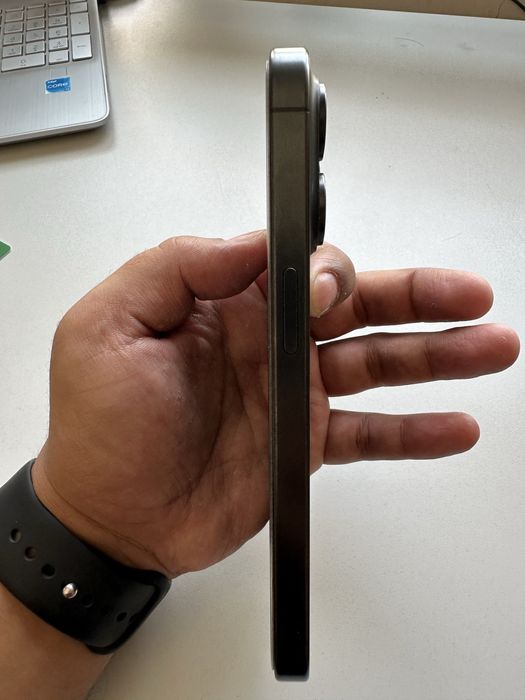 I Phone 15 pro. Apple diamond.