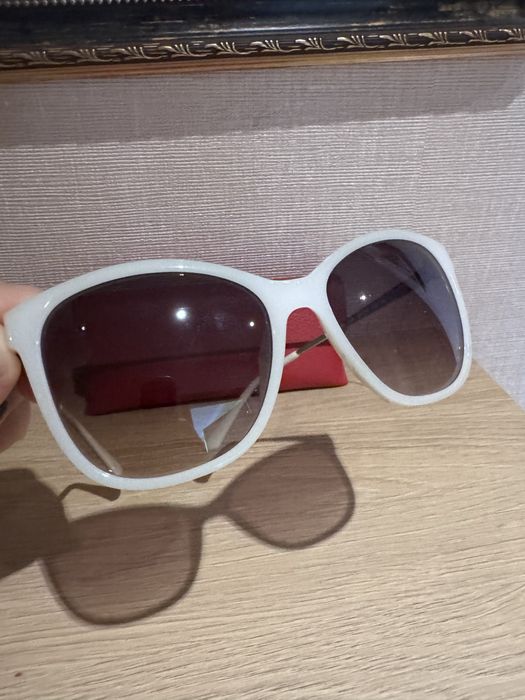 Бели слънчеви очила Guess