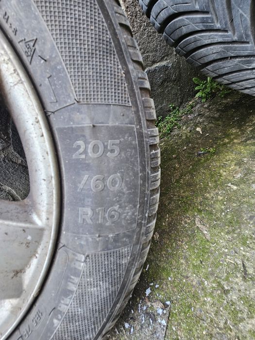 Продавам алуминиеви джанти с гуми205 /60/16