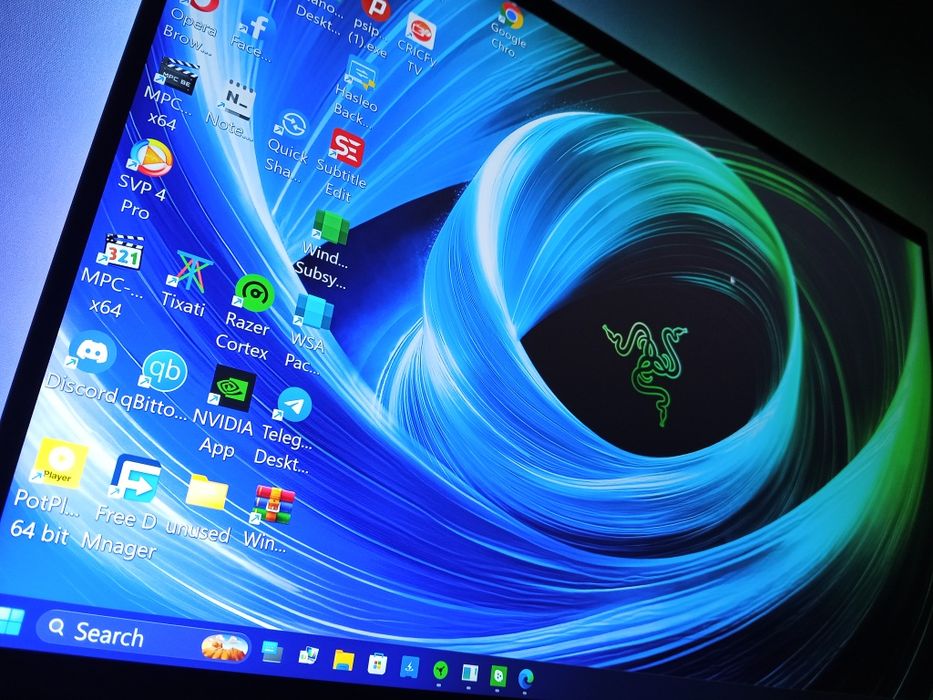 Laptop Gaming Razer Blade 18 2025 Dual 4k UHD+ 240 Hz | FHD+ 440 Hz