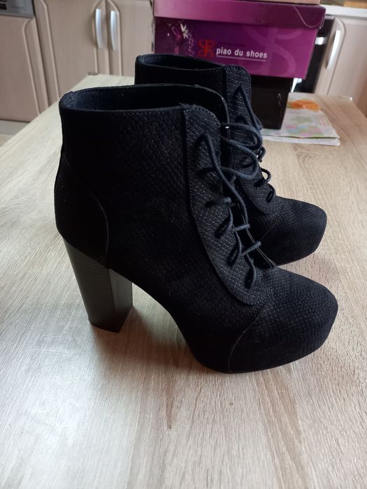 Botine dama,marimea 37.Pret.20 lei.