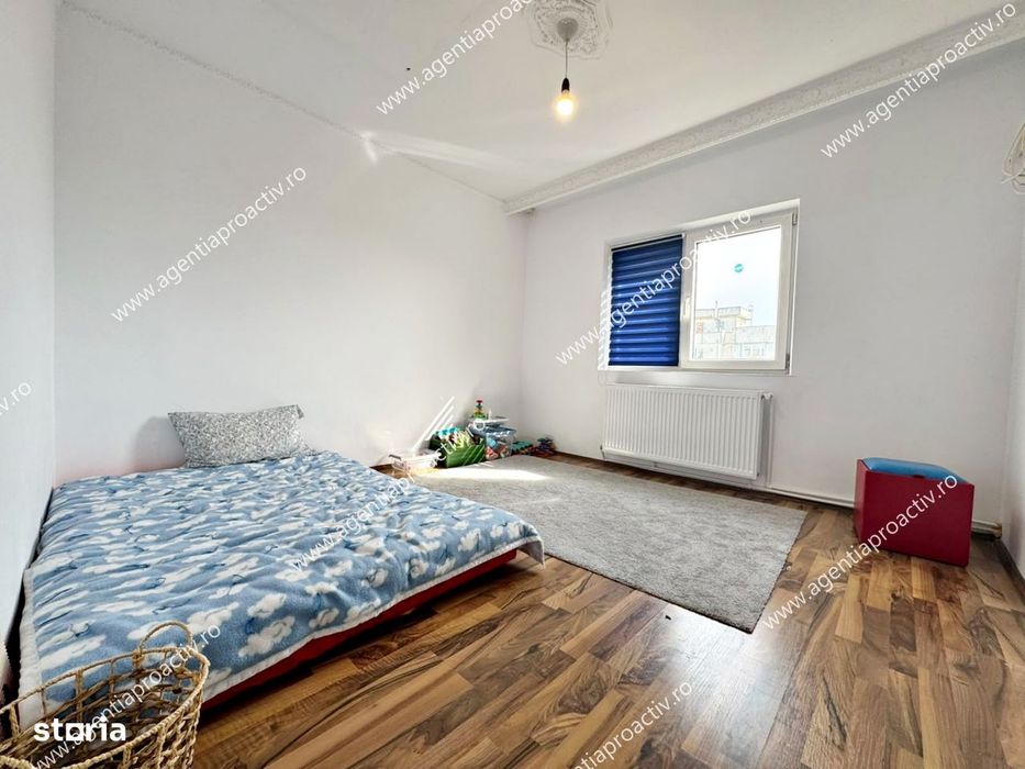 Apartament 3 camere, decomandat– Micro 20-77 mp