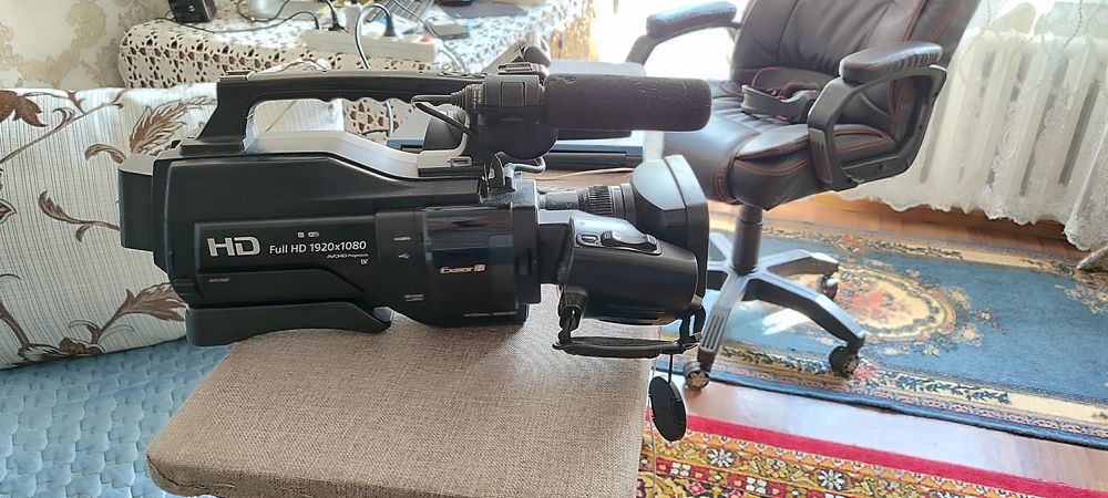 Продам видео камеру Sony
