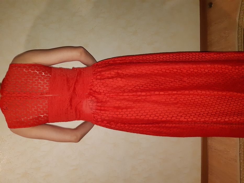 Продам вечерние платья (3 вида)