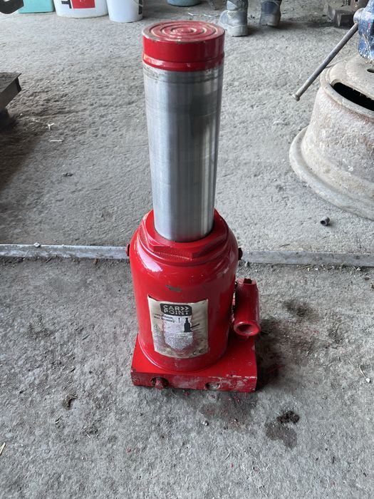 Маслен 50 тонен крик car point