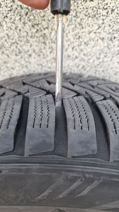 Зимни гими Laufenn 225/50/17