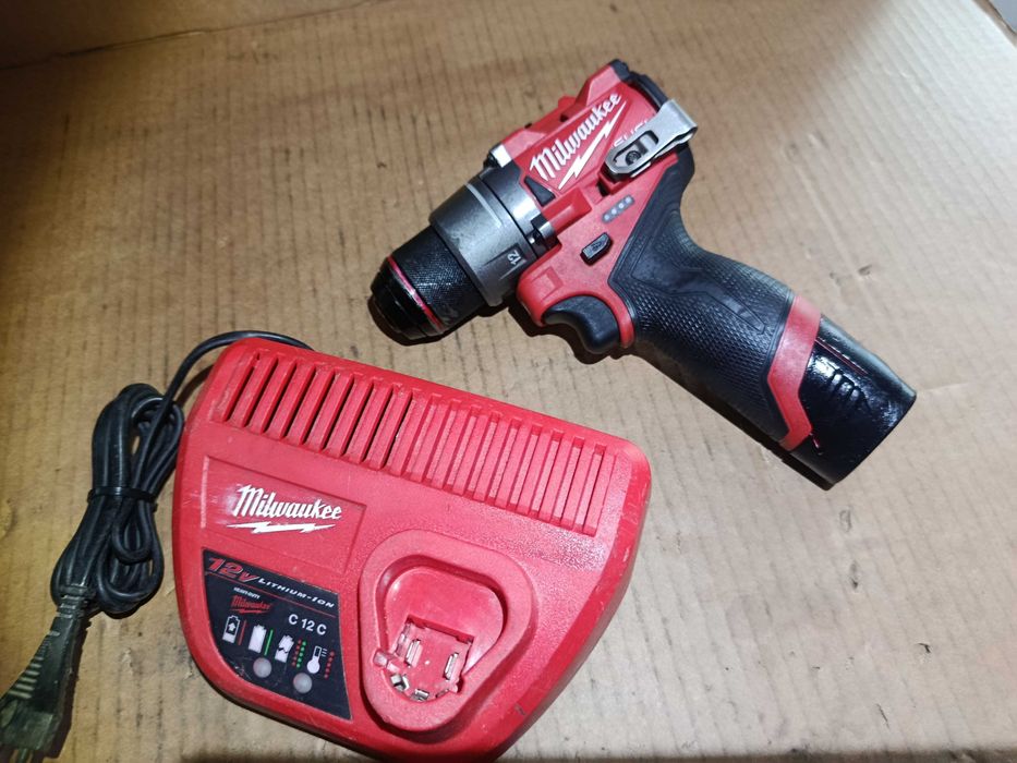 Milwaukee M12 FDD2 12V 2.0Ah autofiletanta bormasina rigips baterie