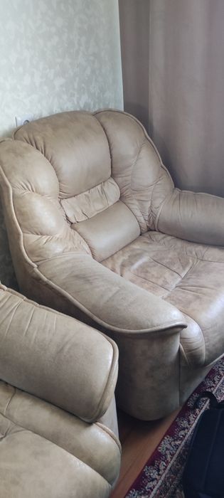 Диван кожный вместе креслой