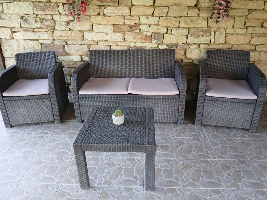 Vand set terasa ratan cu saltele incluse
