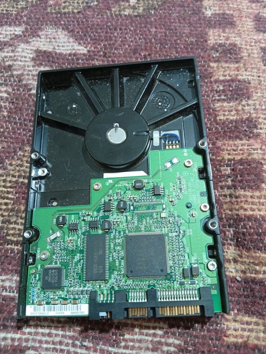 2x HDD Maxtor 160GB SATA + 120GB IDE