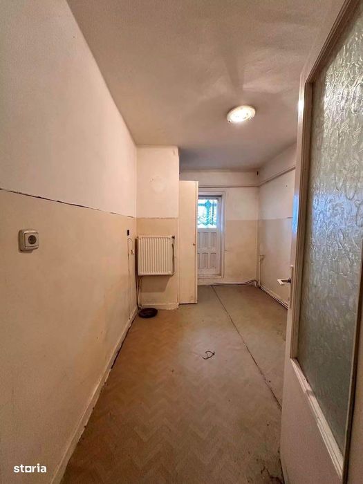 De vanzare apartament cu 3 camere si balcon, 2 bai, 70mp, 52000euro