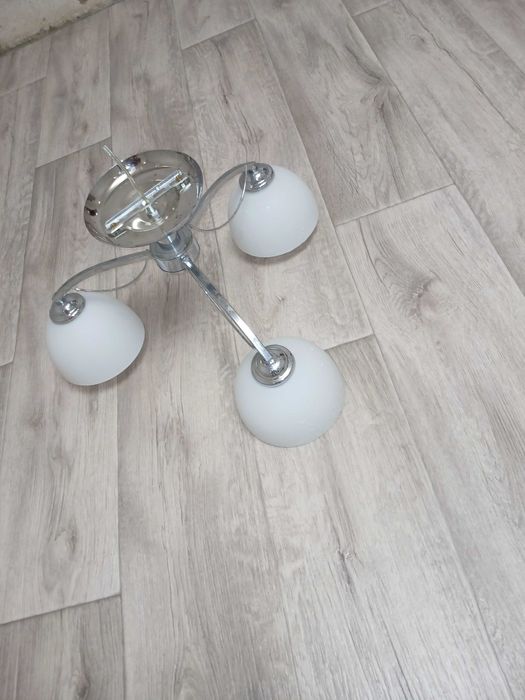 Отдам даром люстрю