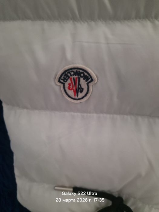 Продам жилетку Moncler