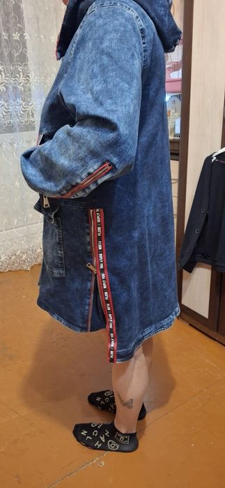 Продам демисезонную джинсовую куртку