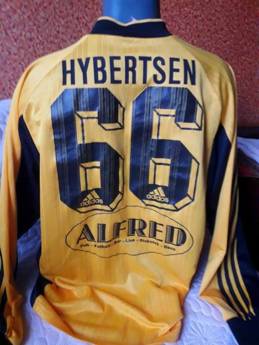 Спортен екип "Адидас" от две части