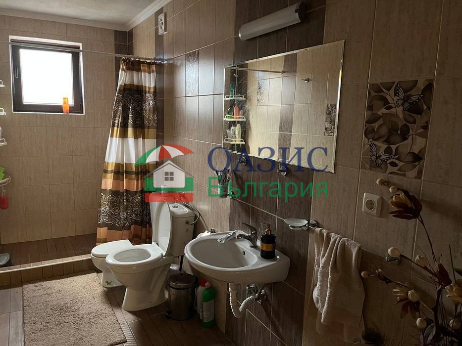 3-етажна къща с ресторант в центъра на Кошарица,1200кв.м,845 000 евро,