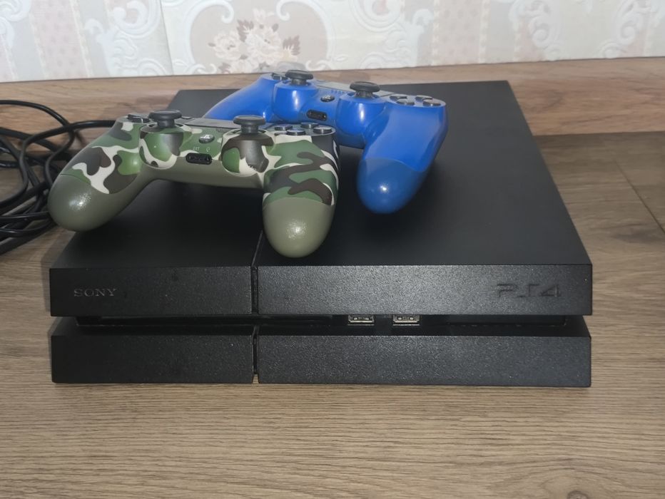 PlayStation 4 1TB+2Джостика,48 игр