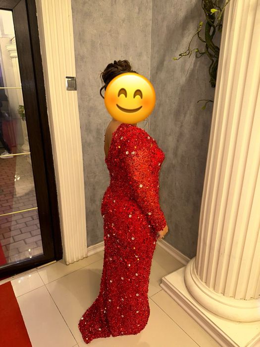 Rochie realizata la comanda manual